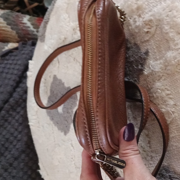 Michael Kors brown small crossbody chained bag❤️ - Picture 3 of 14